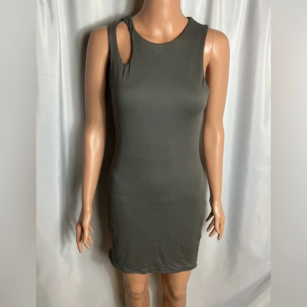 Charlotte Russe Women’s Mini Dress Size M Key Hole Shoulder Casual NWT Gray